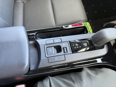 �v���E�X�@�V�����Îԁ@R5�N�o��5��ڡ������d�S�Ž��د�����޻޲ݡ�ŏ㋉��ڰ��Z�V��370���~�ɂ�2L�ݼ�ݓ��ڂ��R���WLTC28.6km/L������́�12.3�������پ��TV��360����ׁ�ETC��F��g�����ā������˰�������������[�d��T���è�ݽ(ڰ�ް��ڰ�&�ٰ��C)��LEDͯ��ײā����AC�����ذ&�߯�����ā�T���Ҳ�(�������ԋ@�\)�Ȃǂ��t���Ă��܂�!