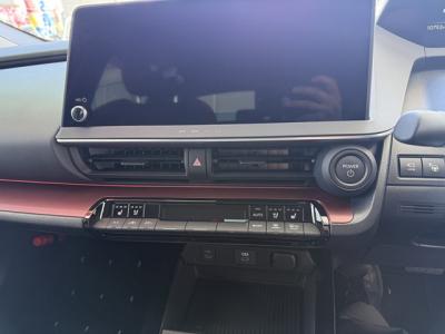 �v���E�X�@�V�����Îԁ@R5�N�o��5��ڡ������d�S�Ž��د�����޻޲ݡ�ŏ㋉��ڰ��Z�V��370���~�ɂ�2L�ݼ�ݓ��ڂ��R���WLTC28.6km/L������́�12.3�������پ��TV��360����ׁ�ETC��F��g�����ā������˰�������������[�d��T���è�ݽ(ڰ�ް��ڰ�&�ٰ��C)��LEDͯ��ײā����AC�����ذ&�߯�����ā�T���Ҳ�(�������ԋ@�\)�Ȃǂ��t���Ă��܂�!