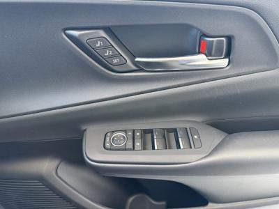 �v���E�X�@�V�����Îԁ@R5�N�o��5��ڡ������d�S�Ž��د�����޻޲ݡ�ŏ㋉��ڰ��Z�V��370���~�ɂ�2L�ݼ�ݓ��ڂ��R���WLTC28.6km/L������́�12.3�������پ��TV��360����ׁ�ETC��F��g�����ā������˰�������������[�d��T���è�ݽ(ڰ�ް��ڰ�&�ٰ��C)��LEDͯ��ײā����AC�����ذ&�߯�����ā�T���Ҳ�(�������ԋ@�\)�Ȃǂ��t���Ă��܂�!