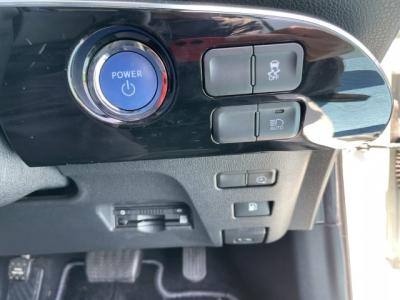 �v���E�X�@�V�����Îԁ@2�����׸޲�HV��EV���s����68.2km�EV�ō����x��135km/h�Ɋg�塔R���37.2km/L��O�ς�PHV��p������&ð��޻޲ݡ�����́�T���è�ݽ(ڰ�ް��ڰ��ڰ�ް�ٰ��)��11.6�����ذ����پ��TV&�ޯ���ׁ����Ĳ�ETC��LEDͯ��ײā��ñ�ݸ�&F���˰�����ϰķ�����ײ�޼���׽��������ЂȂǂ𑕔��