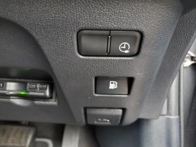 �v���E�X�@�V�����Îԁ@2�����׸޲�HV��EV���s����68.2km�EV�ō����x��135km/h�Ɋg�塔R���37.2km/L��O�ς�PHV��p������&ð��޻޲ݡ�����́�T���è�ݽ(ڰ�ް��ڰ��ڰ�ް�ٰ��)��LEDͯ��ײā��ñ�ݸ�&F���˰�����ϰķ�����ײ�޼���׽��15�����Ђق���߼�݂́���ذ���1���TV&�ޯ���ׁ�ETC�Ȃǂ𑕔�����s���Ȃ�13000km!