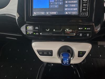 �v���E�X�@�V�����Îԁ@2�����׸޲�HV��EV���s����68.2km�EV�ō����x��135km/h�Ɋg�塔R���37.2km/L��O�ς�PHV��p������&ð��޻޲ݡ�����́�T���è�ݽ(ڰ�ް��ڰ��ڰ�ް�ٰ��)��LEDͯ��ײā��ñ�ݸ�&F���˰�����ϰķ�����ײ�޼���׽��15�����Ђق���߼�݂́���ذ���1���TV&�ޯ���ׁ�ETC�Ȃǂ𑕔�����s���Ȃ�13000km!