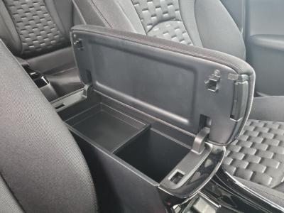 �v���E�X�@�V�����Îԁ@2�����׸޲�HV��EV���s����68.2km�EV�ō����x��135km/h�Ɋg�塔R���37.2km/L��O�ς�PHV��p������&ð��޻޲ݡ�����́�T���è�ݽ(ڰ�ް��ڰ��ڰ�ް�ٰ��)��LEDͯ��ײā��ñ�ݸ�&F���˰�����ϰķ�����ײ�޼���׽��15�����Ђق���߼�݂́���ذ���1���TV&�ޯ���ׁ�ETC�Ȃǂ𑕔�����s���Ȃ�13000km!