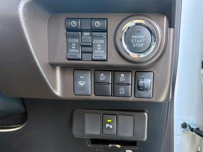 ���[�~�[�@�V�����Îԁ@�����STOP��CVT�ŔR���WLTC18.4km/L�R6�N12����ϲŰ��ݼނ��ā�9����ި���ڲ���ި��پ��TV&�ޯ���ׂ�W�����������ق����ϰı���(ڰ�ް��ڰ���O��딭�i�h�~���Ű�ݻ�)��������ܰ�ײ���ޱ��LEDͯ��ײā����ذ&�߯������������AC�ق���߼�݂́���̫��PKG(F���˰�������ޯ�ð���)������n(ܲ�߰�ޱ���)���t���Ă��܂��B
