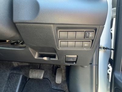 X@VÎԁ@1.5L3Cݼ&CVTڤRWLTC19.6km/L[Gɂ́èݽ(ڰްڰڰްٰC)ذ&߯āACS-VSCh~8ިڲUSBިޯׂق߼݂́8ށLEDͯײāETC۱ϯĂȂǂtĂ܂!