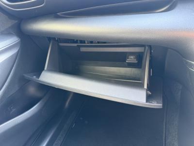 �����X�@�V�����Îԁ@R6�N1����ϲŰ��ݼނ�������̪����ύX�ʲ��د�����ق�1.5L�ݼ�݂�Ӱ����CVT�𓋍ڤ�R���WLTC30.2km/L������́�������è�ݽ(ڰ�ް��ڰ��ڰ�ް�ٰ��C)�����ذ&�߯�����ā����AC��S-VSC������h�~���ި���ڲUSB���ި��ق���߼�݂́���ذ��ށ��ޯ���ׁ����Ĳ�ETC���ЊO15�����Еt��!