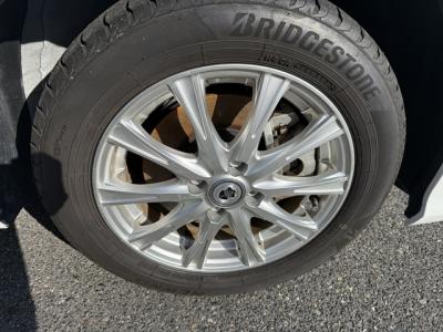 �����X�@�V�����Îԁ@R6�N1����ϲŰ��ݼނ�������̪����ύX�ʲ��د�����ق�1.5L�ݼ�݂�Ӱ����CVT�𓋍ڤ�R���WLTC30.2km/L������́�������è�ݽ(ڰ�ް��ڰ��ڰ�ް�ٰ��C)�����ذ&�߯�����ā����AC��S-VSC������h�~���ި���ڲUSB���ި��ق���߼�݂́���ذ��ށ��ޯ���ׁ����Ĳ�ETC���ЊO15�����Еt��!