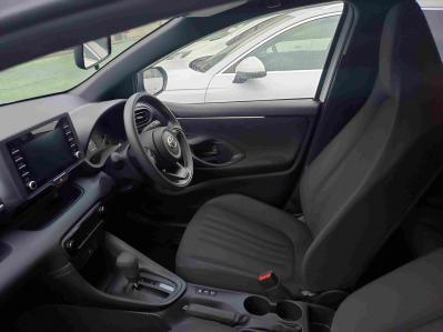 �����X�@�V�����Îԁ@ʲ��د�����ق�1.5L�ݼ�݂�Ӱ����CVT�𓋍ڤ�R���WLTCӰ��35.8km/L������́�������è�ݽ(ڰ�ް��ڰ��ڰ�ް�ٰ��C)����ڽ�����AC��S-VSC������h�~���ި���ڲ���ި�USB�ق���߼�݂́���ذ��ށ��ޯ���ׁ�ETC�t��!