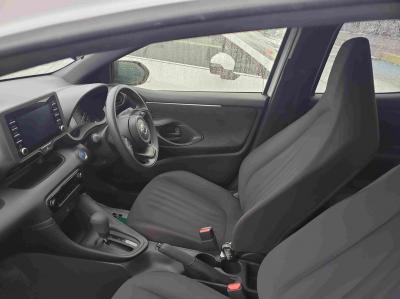 �����X�@�V�����Îԁ@ʲ��د�����ق�1.5L�ݼ�݂�Ӱ����CVT�𓋍ڤ�R���WLTC30.2km/L������́�������è�ݽ(ڰ�ް��ڰ��ڰ�ް�ٰ��C)�����ذ&�߯�����ā����AC��S-VSC������h�~���ި���ڲUSB���ި��ق���߼�݂́���ذ��ށ��ޯ���ׁ����Ĳ�ETC�t��!